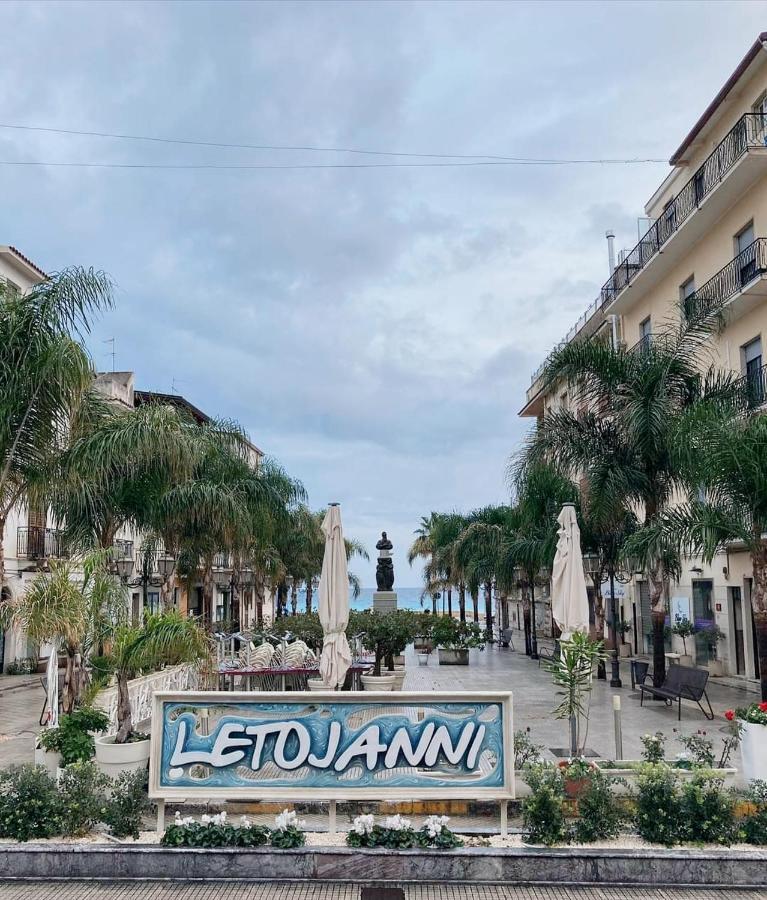 Casa Peppino Apartman Letojanni Kültér fotó